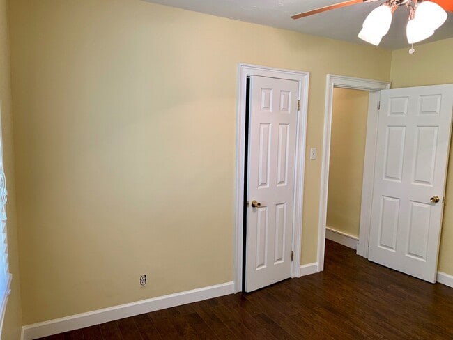 Building Photo - Adorable East Nashville Cottage
