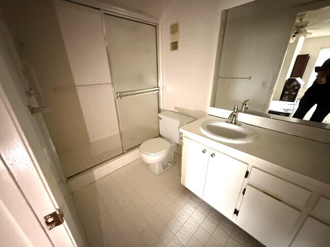 Building Photo - 14307 Bedford Dr