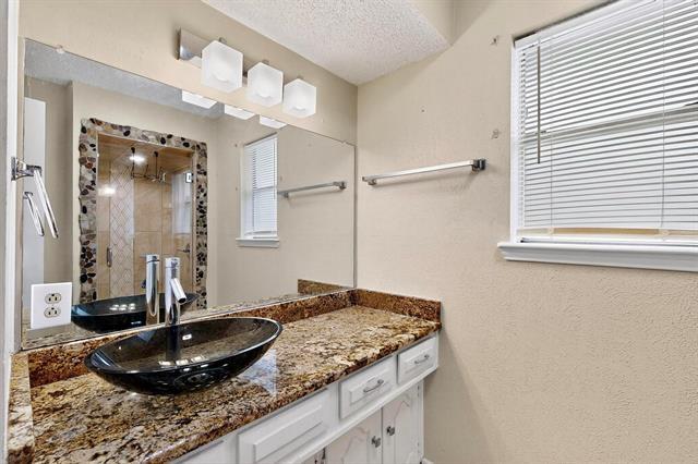 Building Photo - 2407 Meadow Creek Dr