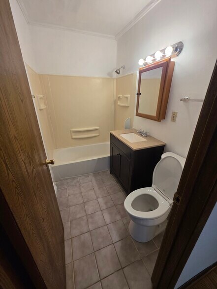 Building Photo - 1525 Norway Ln