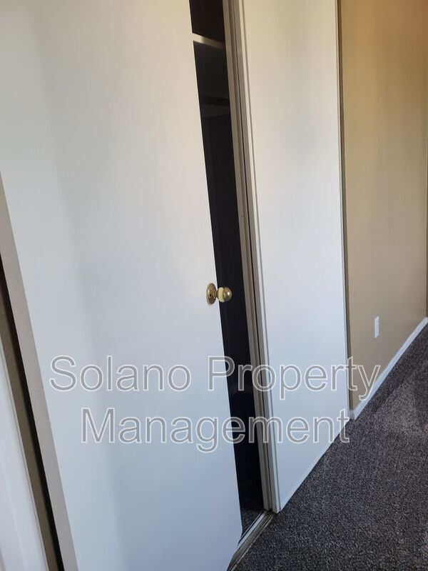 Building Photo - 358 Flagstone Cir