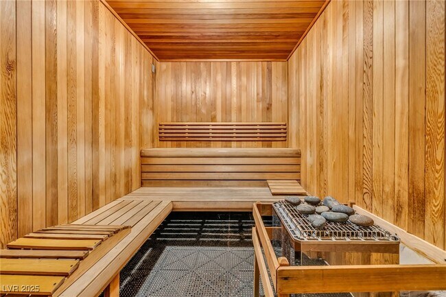 Building Photo - 8925 W Flamingo Rd