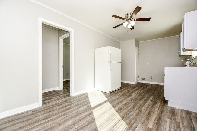 Building Photo - 5000 Noble St