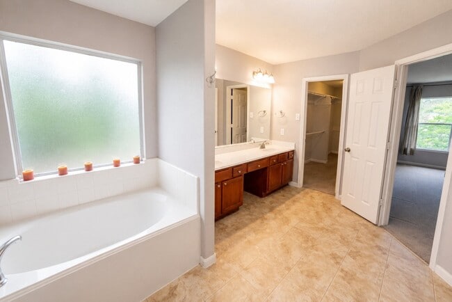 Building Photo - 9607 Memorial Crossing Ct