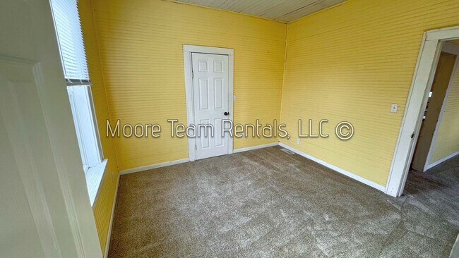 Building Photo - 2BR Home with Water, Sewer & Lawn Care Included + Covered Porch