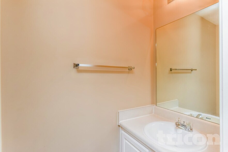 Building Photo - 2957 Jenkins Dr