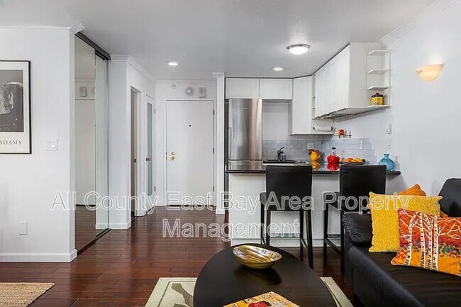 Building Photo - 5 Admiral Dr