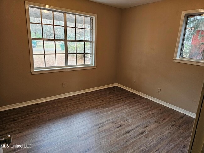 Building Photo - 3008 Willow Dr