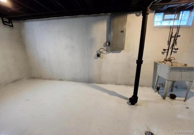 Building Photo - 1761 E Milton Ave