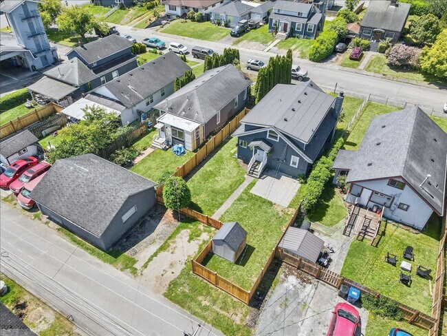 Building Photo - 1511 McDougall Ave