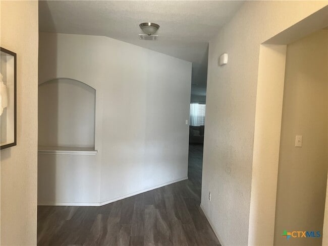 Building Photo - 104 Green Jay Dr