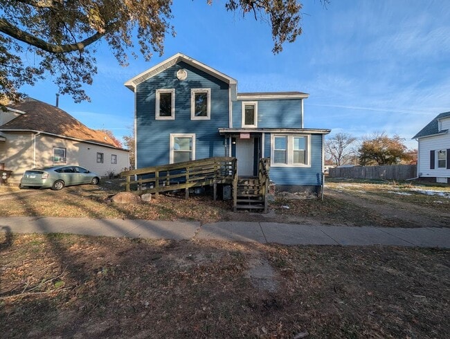 Building Photo - Newly Renovated 4 bedroom house