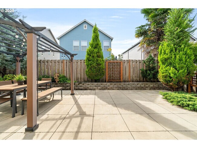 Building Photo - Beautiful 4 Bed, 3 Bath Canby Home for Rent