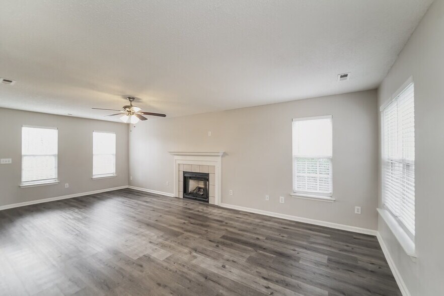 Building Photo - 5727 Hedgecrest Pl