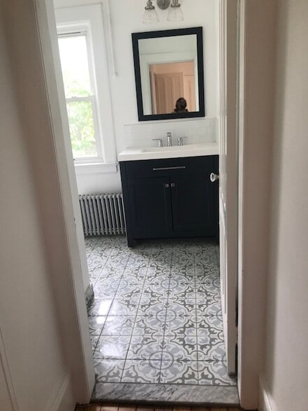 2nd Flor Bathroom - 37 Poningo St