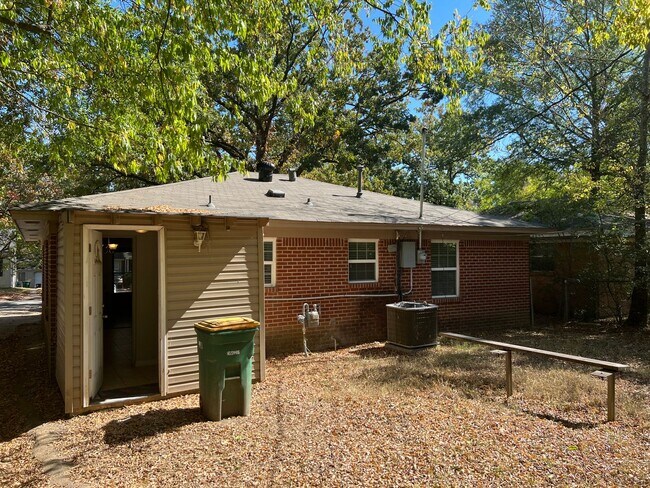 Building Photo - 1518 S Taylor St