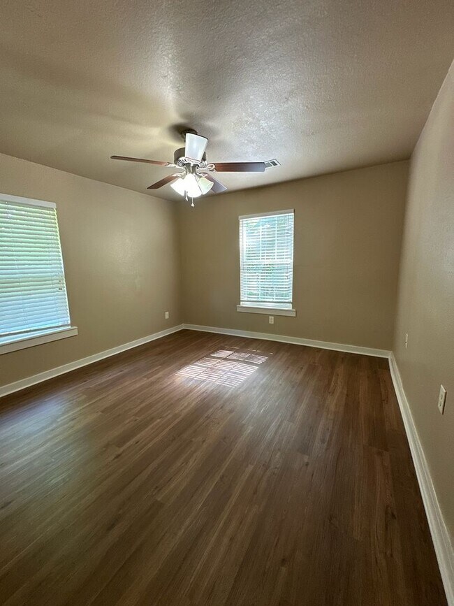 Building Photo - Dan Owens Properties