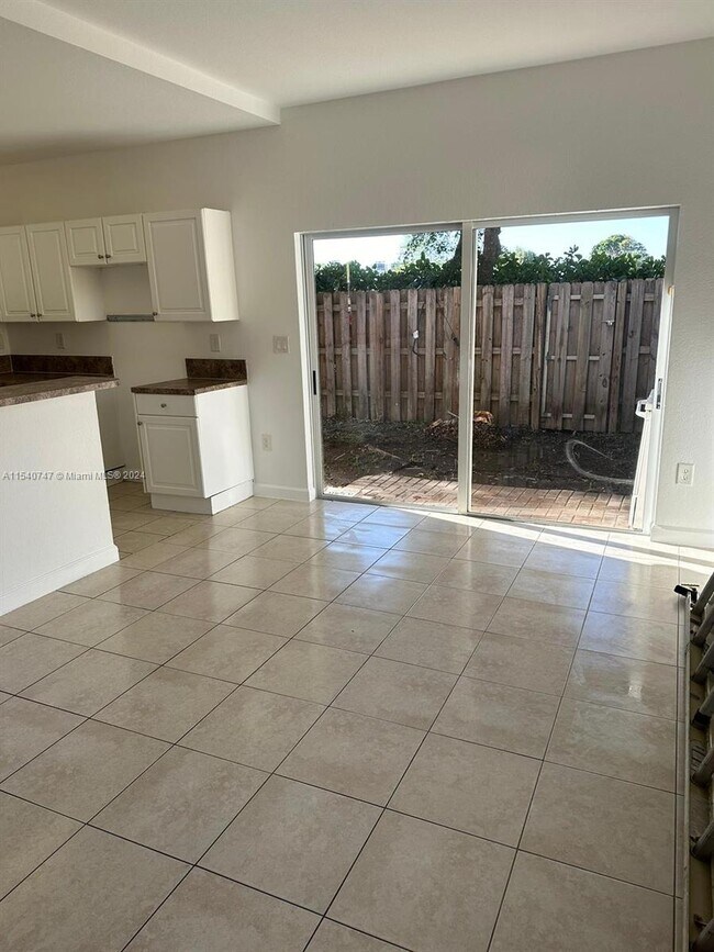 Building Photo - 1650 NE 33rd Rd