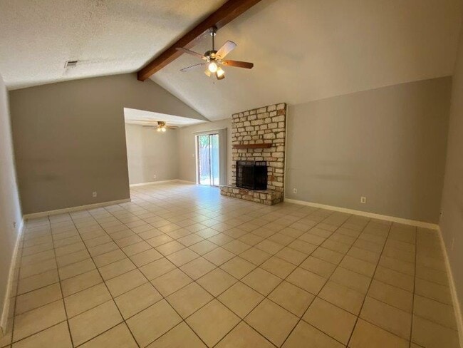 Building Photo - 704 E Logan St