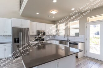 Building Photo - 922 S Fremont Ave