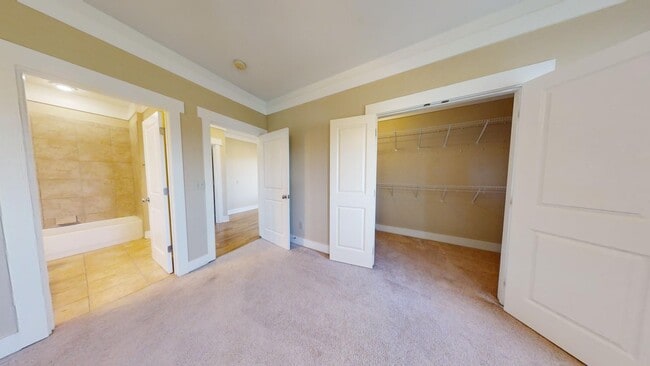 Building Photo - Three Story Townhome Rosemary Gate