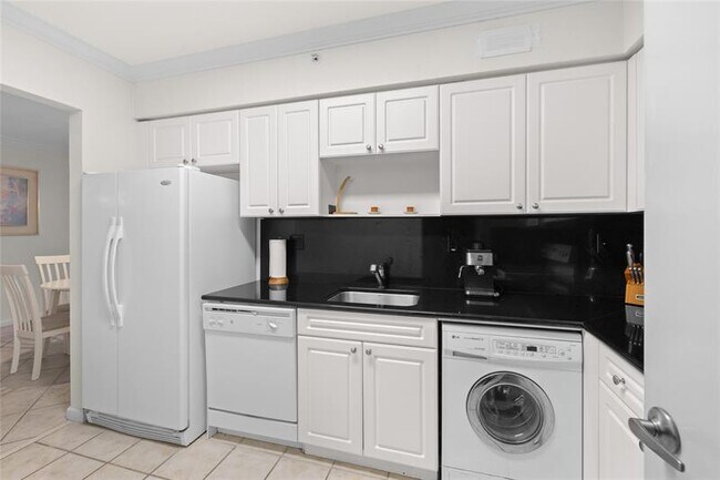 Building Photo - 2501 S Ocean Dr