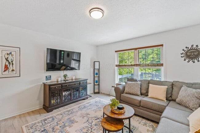 Building Photo - 444 Grand Ridge Dr