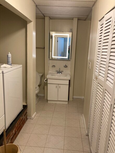 Bathroom - 1142 Battery Ave