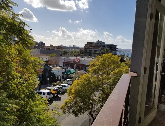 Building Photo - 602 W Fir St