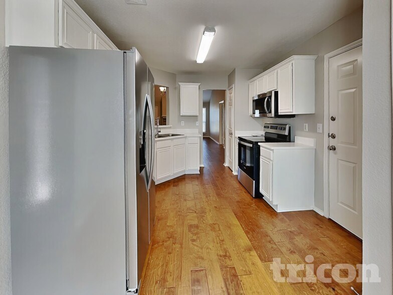 Building Photo - 919 Bermuda St