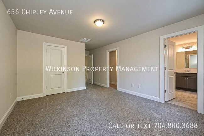 Building Photo - 3-Bedroom Townhouse with Proximity to Char...