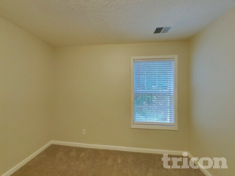 Building Photo - 121 Omega Ct