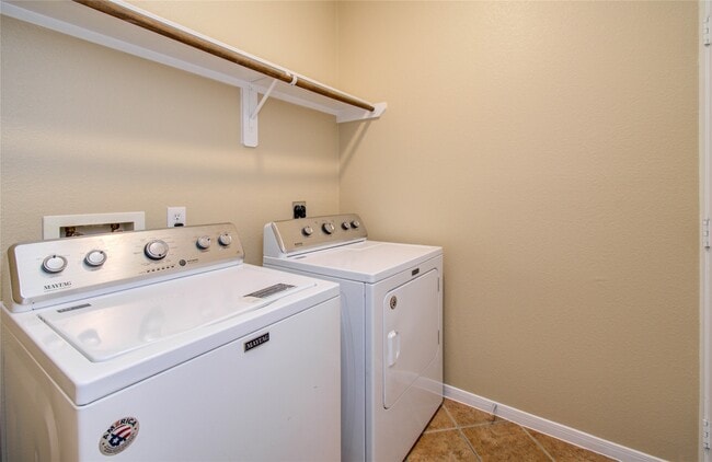 Building Photo - 17607 Memorial Falls Dr