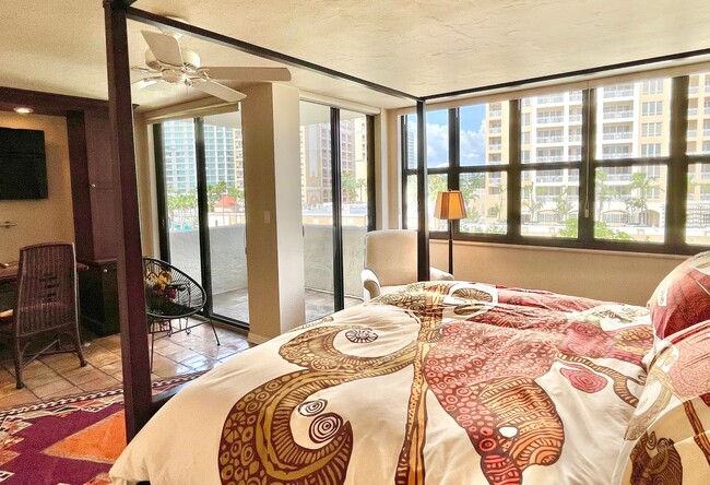 Building Photo - Sarasota Bay Penthouse