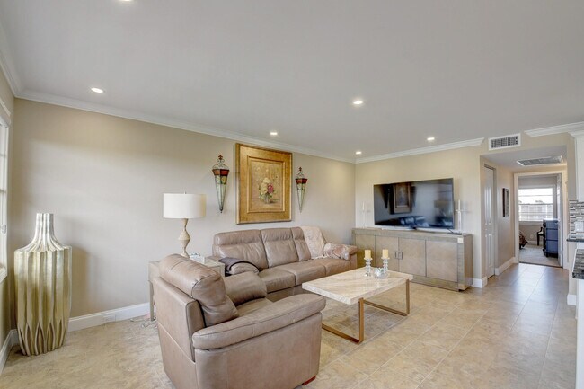 Building Photo - 4028 Newcastle B