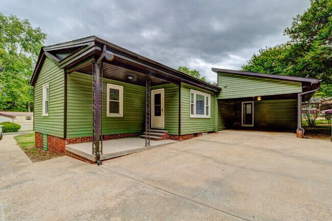 Building Photo - 207 Ramsey St