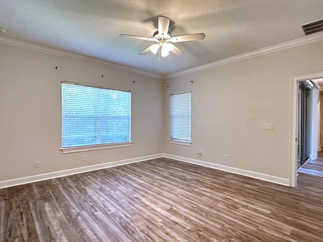 Building Photo - 95013 Poplar Way