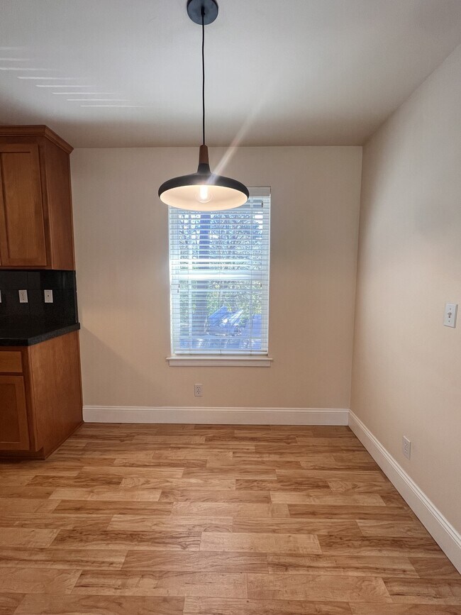 Building Photo - 612 Chief Kelly Dr