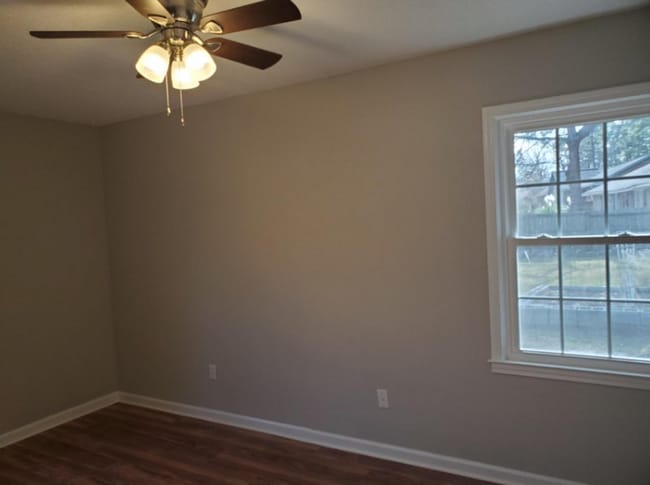 Building Photo - 3 BR/ 1 BA Ranch Style Home in Summerville!