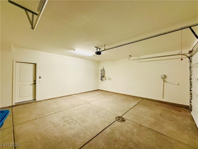 Building Photo - 1544 Little Penguin St