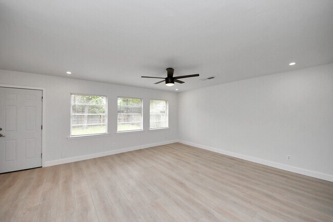 Building Photo - 734 Dell Dale St