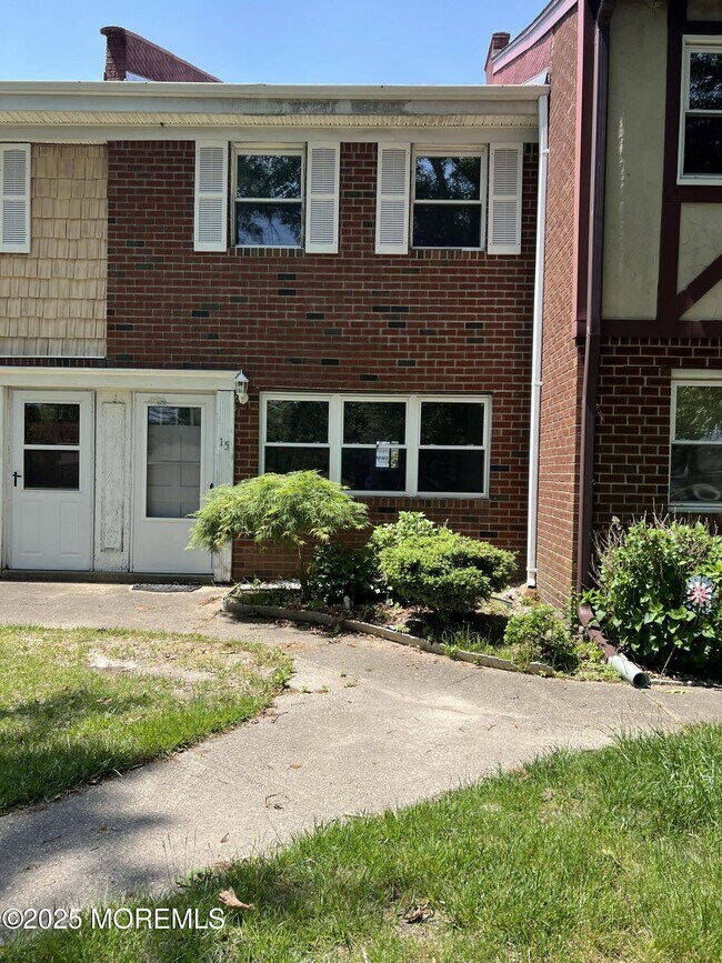 Building Photo - 15 Briar Mills Dr