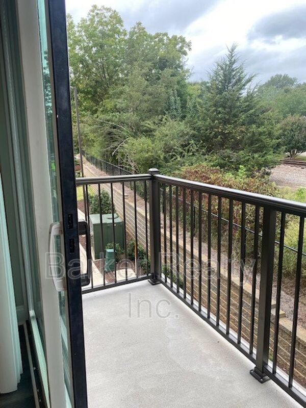 Building Photo - 414 S White St