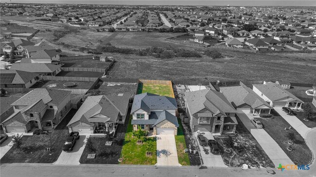 Building Photo - 8706 Hidden Oaks Dr