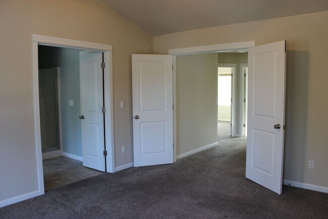 Building Photo - Westside 4 Bedroom Home Close to the Old Mill