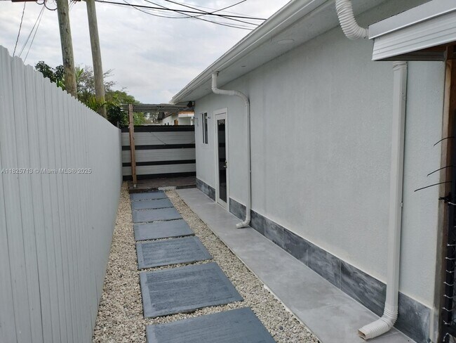 Building Photo - 10450 SW 149th Terrace