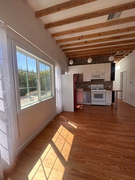 Building Photo - 4244 Gateway Ave