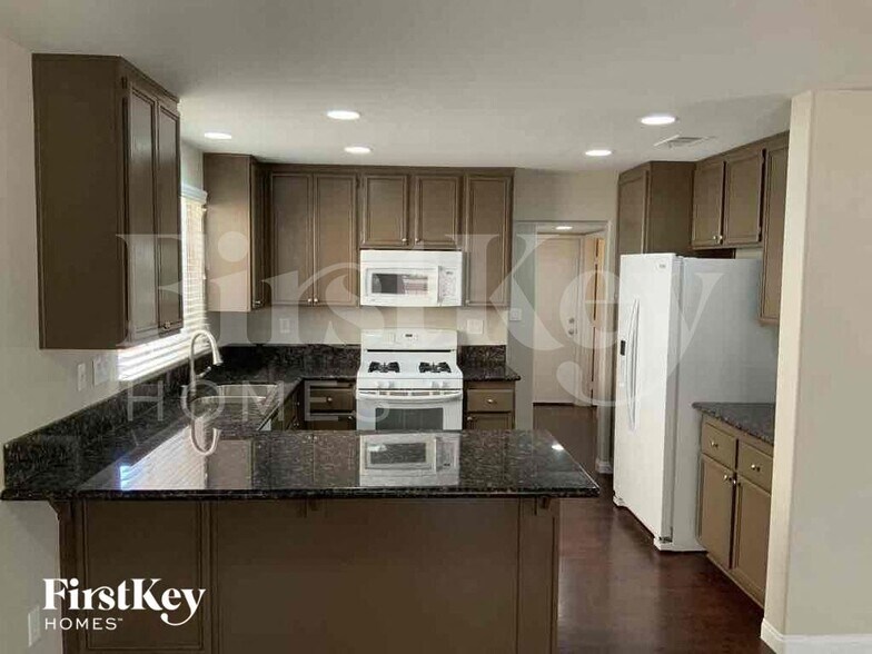 Building Photo - 6067 Hidden Rock Dr