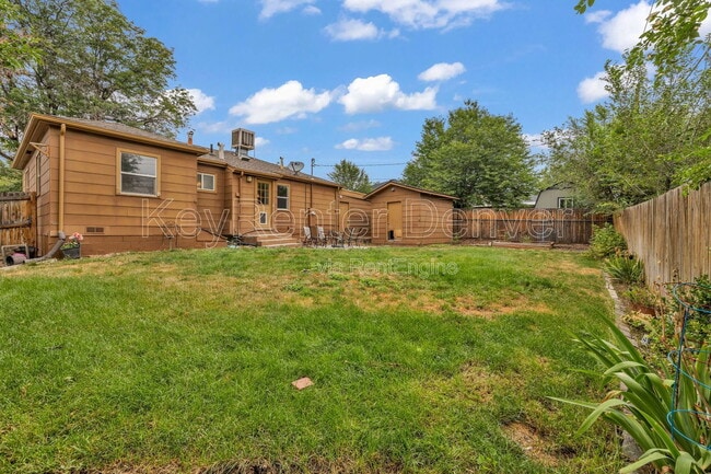 Building Photo - 8910 Poze Blvd
