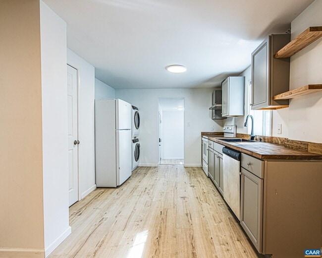 Building Photo - 2308 Center Ave